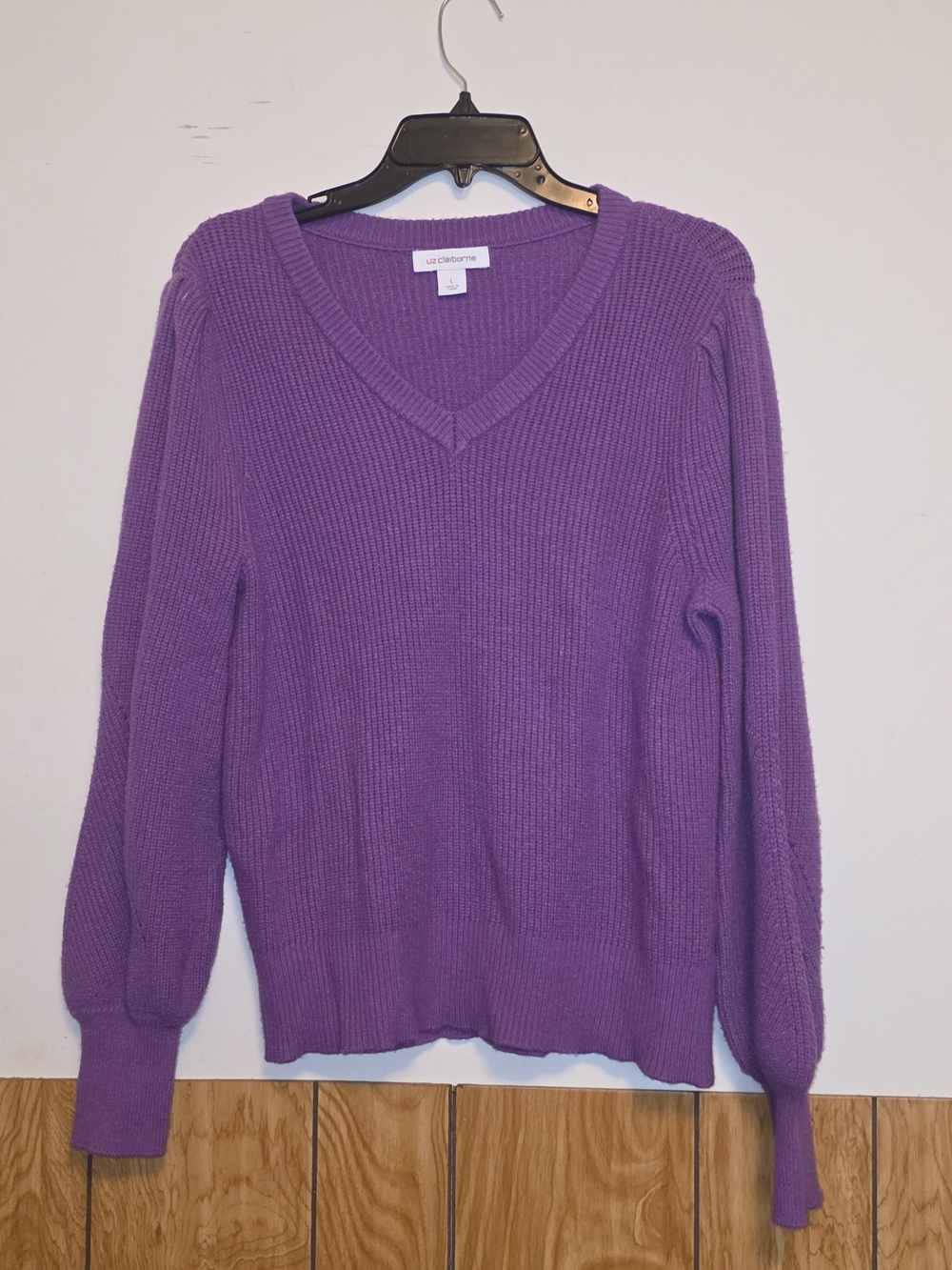 Liz Claiborne V-Neck Ribbed Sweater in Purple